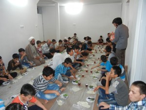 مراسم افطاري دانش آموزان سادات پسر قم 